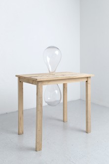 Table en bois et verre soufflé
